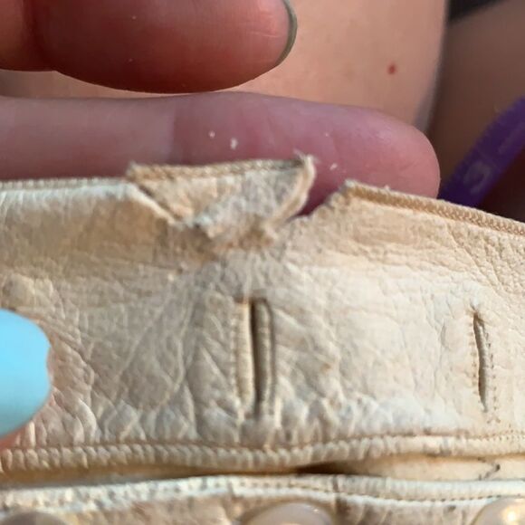 Antique early 1900s women’s leather button gloves - Picture 9 of 9